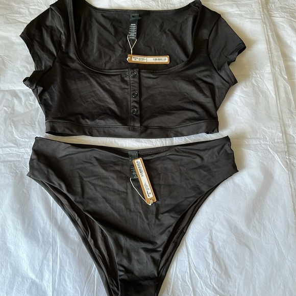 Skims‎ Swim Bikini Set super cropped T-SHIRT and mid waist bottom XL color onyx - Picture 2 of 5